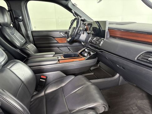 Used 2023 Lincoln Navigator Reserve image 14