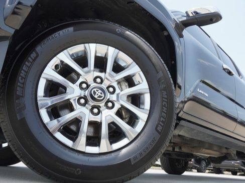 Used 2024 Toyota Tacoma Limited w/ Limited Package (LT) AWD/4WD image 11