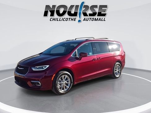 Used 2022 Chrysler Pacifica Touring-L image 4