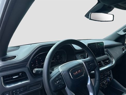 Used 2024 GMC Yukon XL SLT w/ SLT Luxury Package image 12