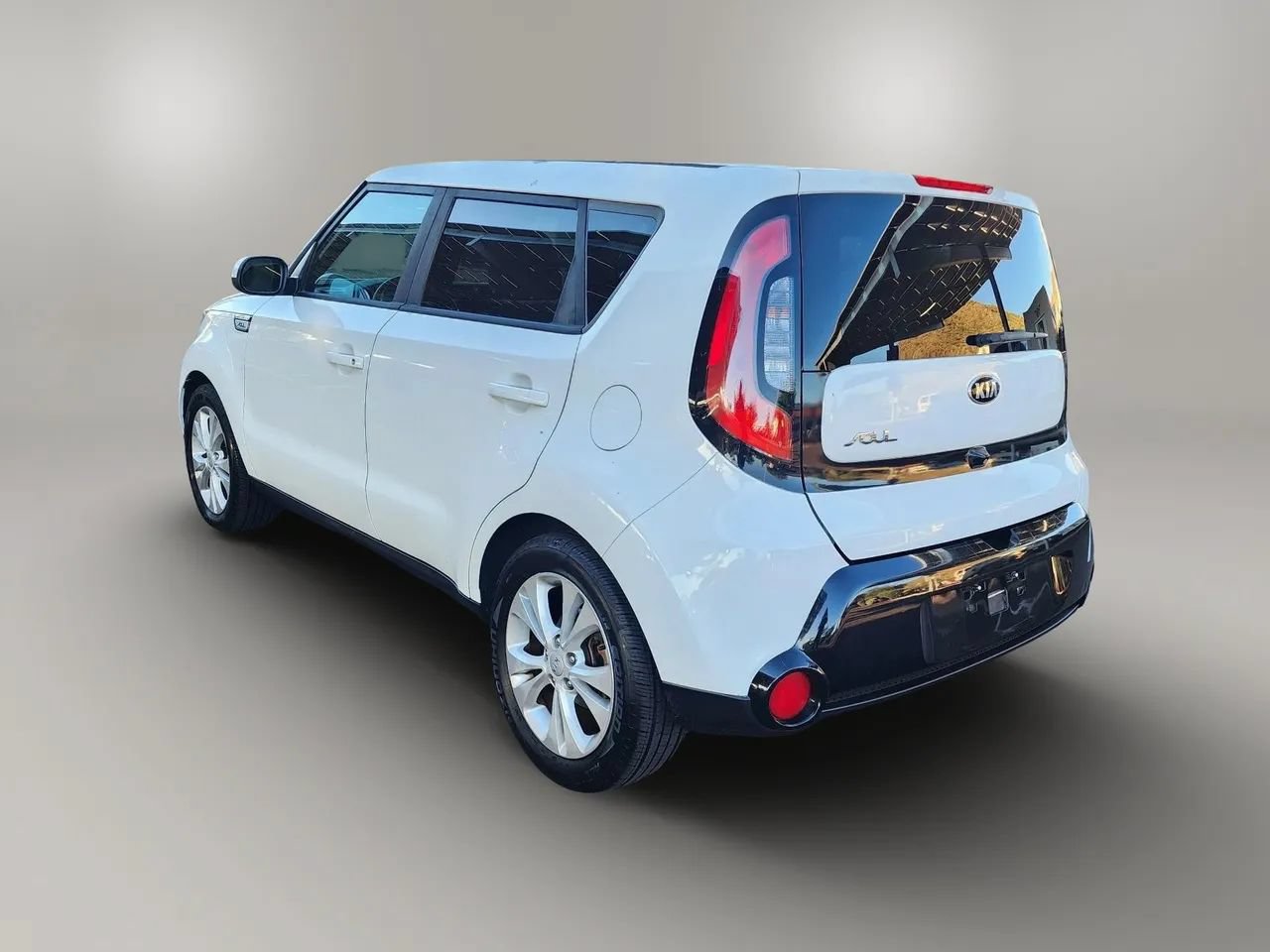 Used 2016 Kia Soul + FWD image 5