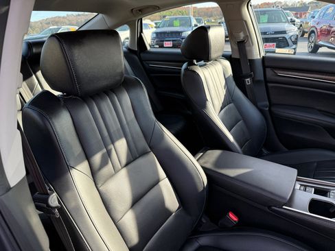 Used 2022 Honda Accord Touring image 28