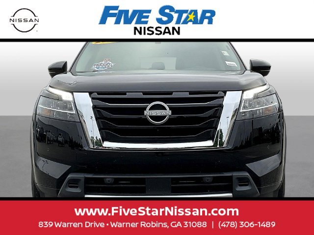 Used 2024 Nissan Pathfinder SL FWD image 2