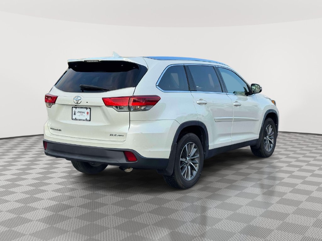Used 2019 Toyota Highlander XLE AWD/4WD image 7