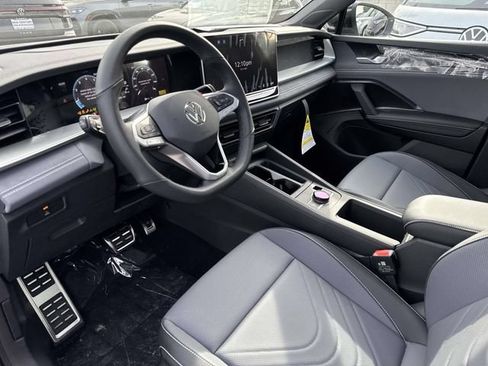New 2026 Volkswagen Tiguan SE R-Line FWD image 11