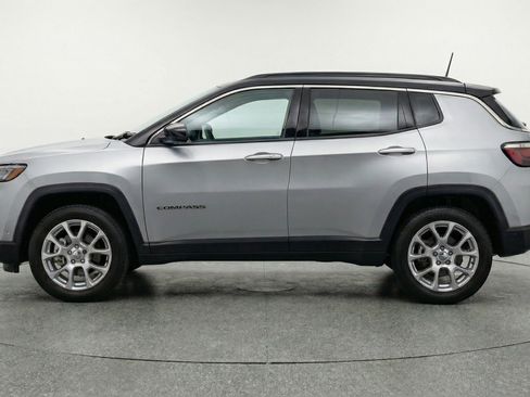 Used 2025 Jeep Compass Limited image 5