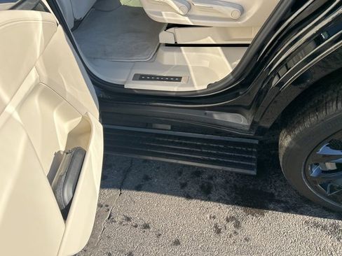 Used 2025 Cadillac Escalade Sport Platinum w/ LPO, ONYX Package image 12