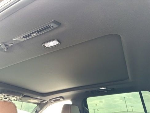 Used 2021 Chevrolet Suburban High Country w/ Premium Package image 17