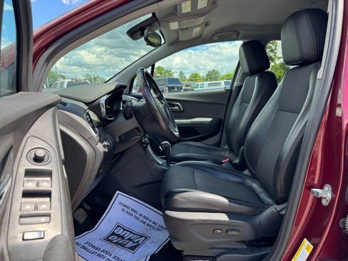 Used 2017 Chevrolet Trax LT w/ LT Convenience Package AWD/4WD image 15