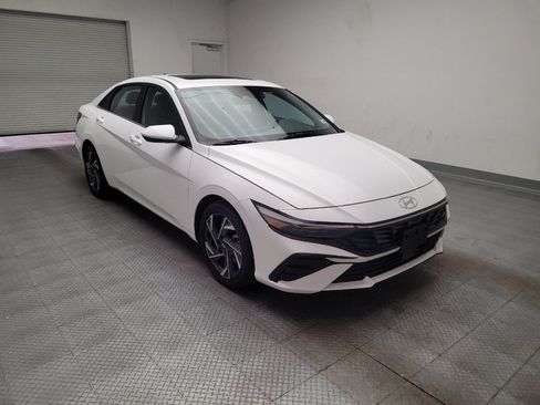 Used 2025 Hyundai Elantra SEL FWD image 13
