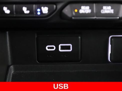Used 2024 Chevrolet Suburban High Country AWD/4WD image 29