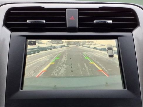 Used 2017 Ford Fusion SE w/ Fusion SE Technology Package image 16