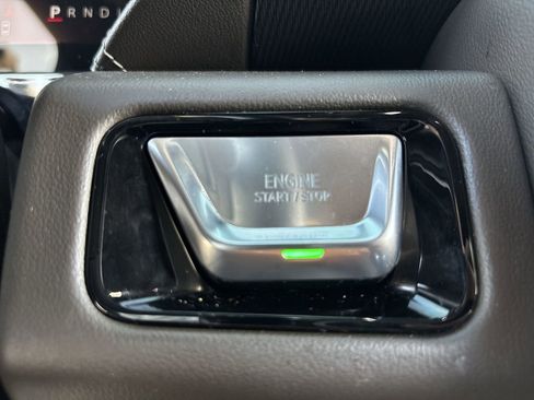 Used 2025 GMC Yukon Elevation image 17