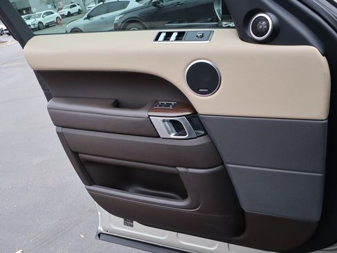 Used 2019 Land Rover Range Rover Sport SE image 36