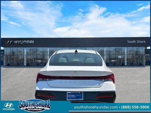 Certified 2025 Hyundai Elantra Limited FWD image 7