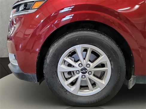 Used 2024 Kia Carnival LX image 22