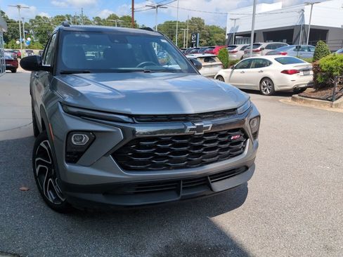 Used 2024 Chevrolet TrailBlazer RS FWD image 2