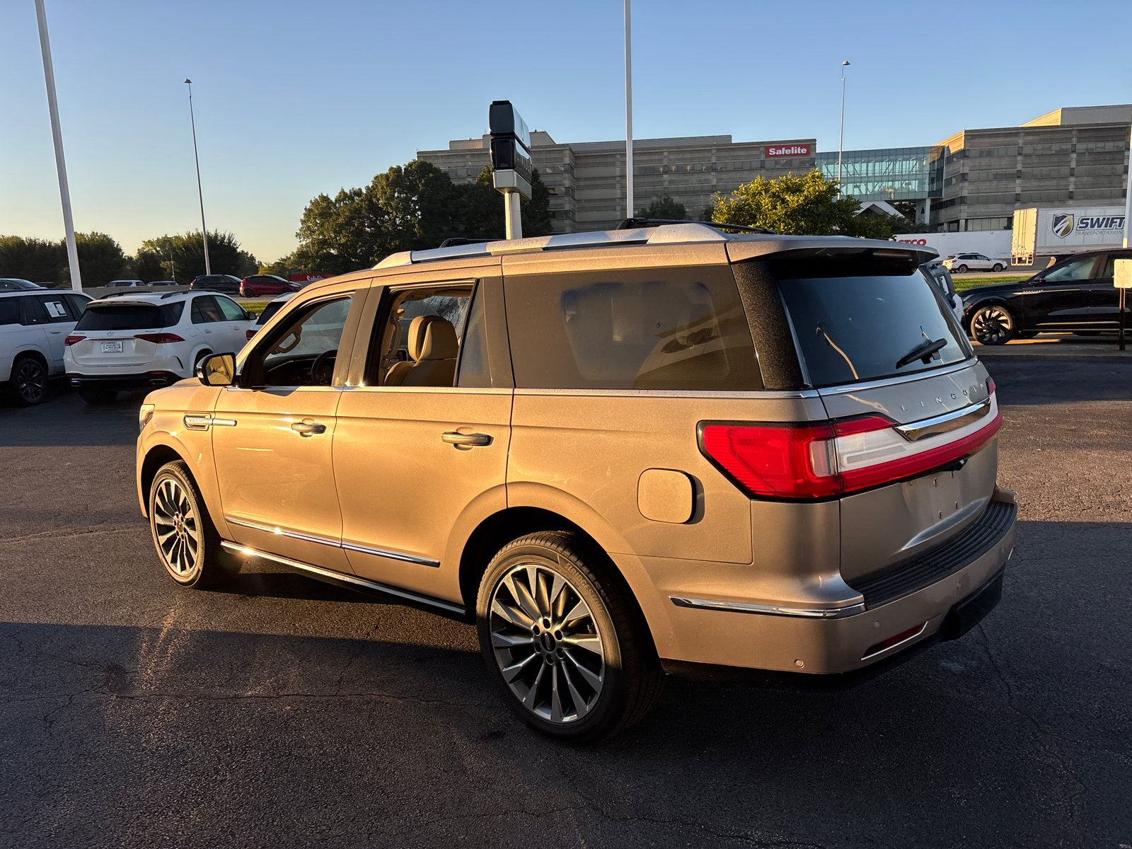 Certified 2020 Lincoln Navigator Reserve w/ Luxury Package AWD/4WD image 5