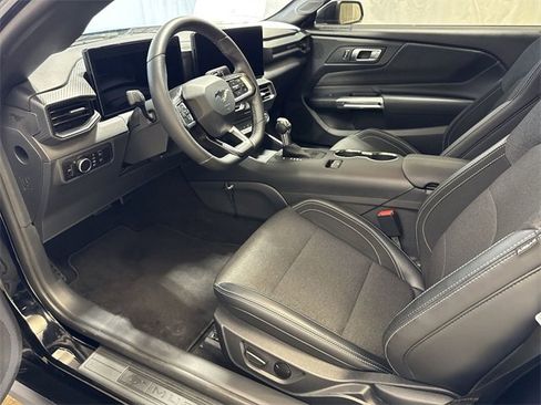 Used 2025 Ford Mustang Coupe image 11