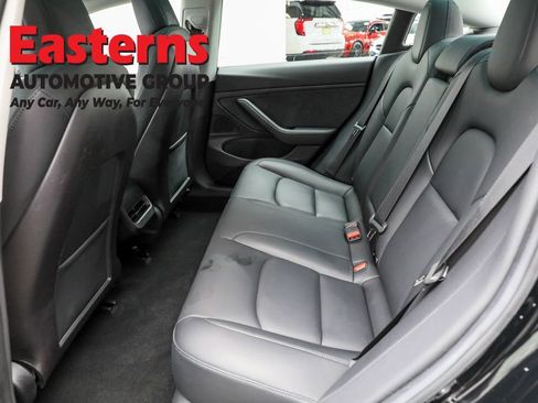 Used 2019 Tesla Model 3 Standard Range image 17