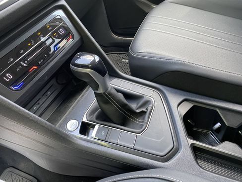 Used 2023 Volkswagen Tiguan SE image 30