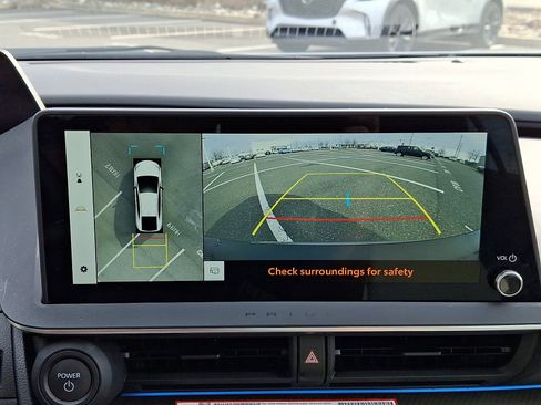 Used 2025 Toyota Prius Limited w/ Limited Premium Package image 18