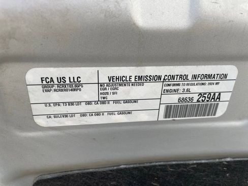 Used 2024 Chrysler Pacifica Touring-L image 43