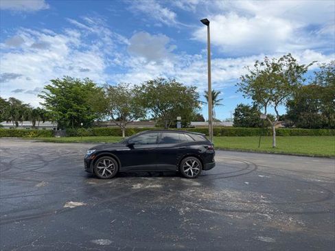 Used 2023 Volkswagen ID.4 Pro S image 3