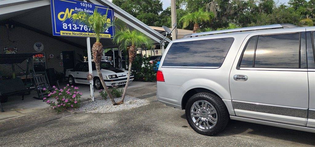Used 2010 Lincoln Navigator L 4WD image 9