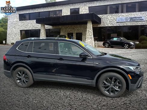Used 2024 Volkswagen Tiguan SE w/ Panoramic Sunroof Package AWD/4WD image 4