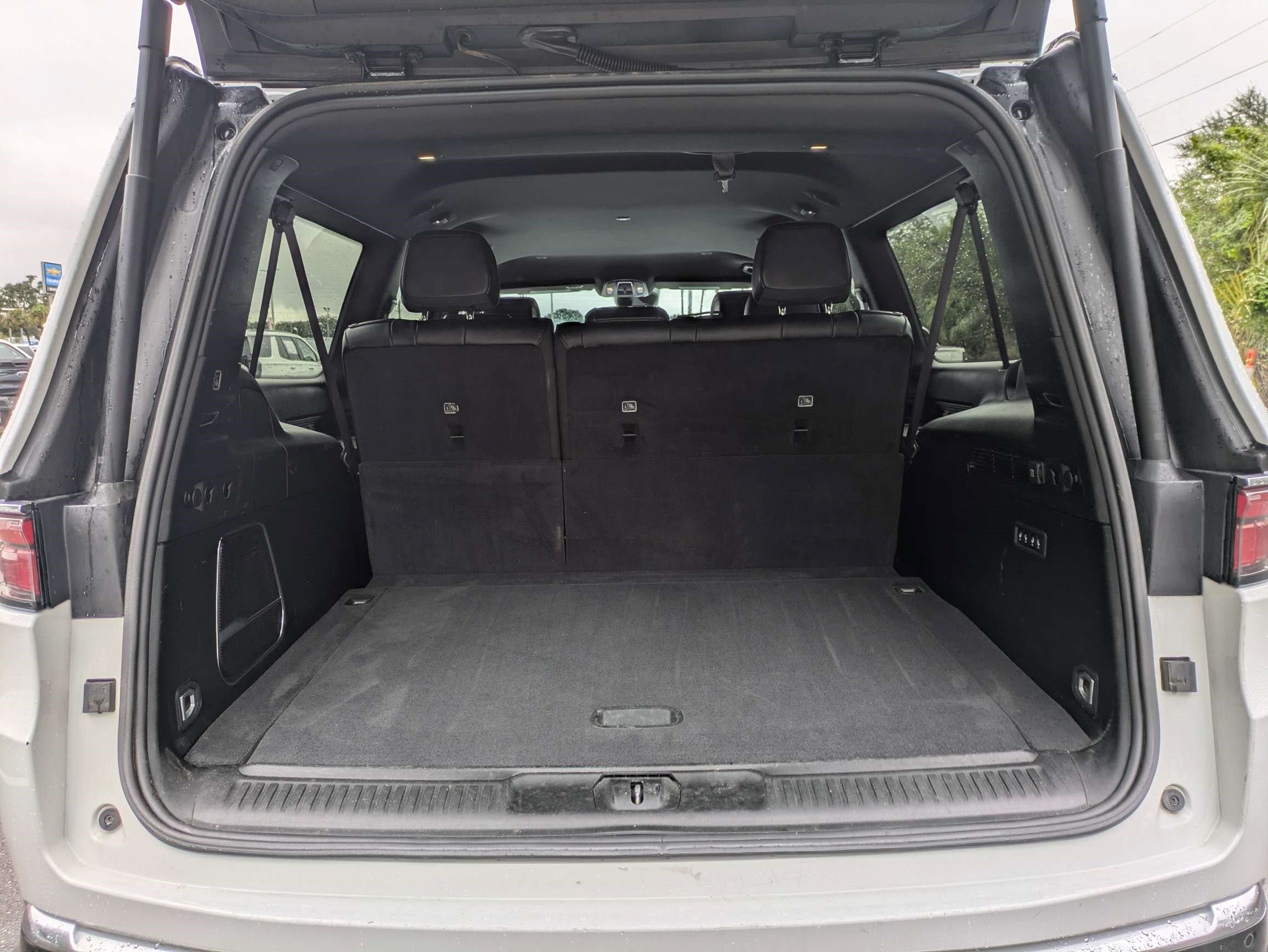 Used 2024 Jeep Wagoneer L Series II w/ Flexible Seating Group RWD image 12