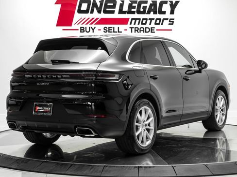 Used 2024 Porsche Cayenne AWD/4WD image 8