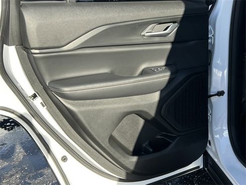 Certified 2023 Jeep Grand Cherokee Altitude image 36