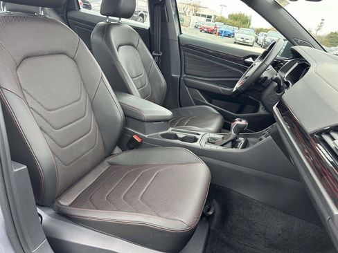 Certified 2022 Volkswagen Jetta GLI Autobahn w/ GLI Black Package image 10