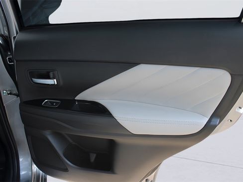 Used 2022 Mitsubishi Outlander SEL image 28