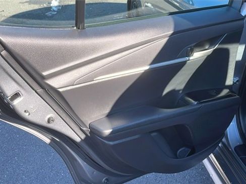 Used 2025 Toyota Camry SE image 18