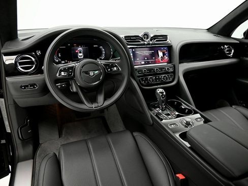New 2025 Bentley Bentayga V8 image 13