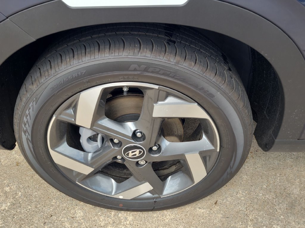 Used 2025 Hyundai Venue Limited FWD image 5