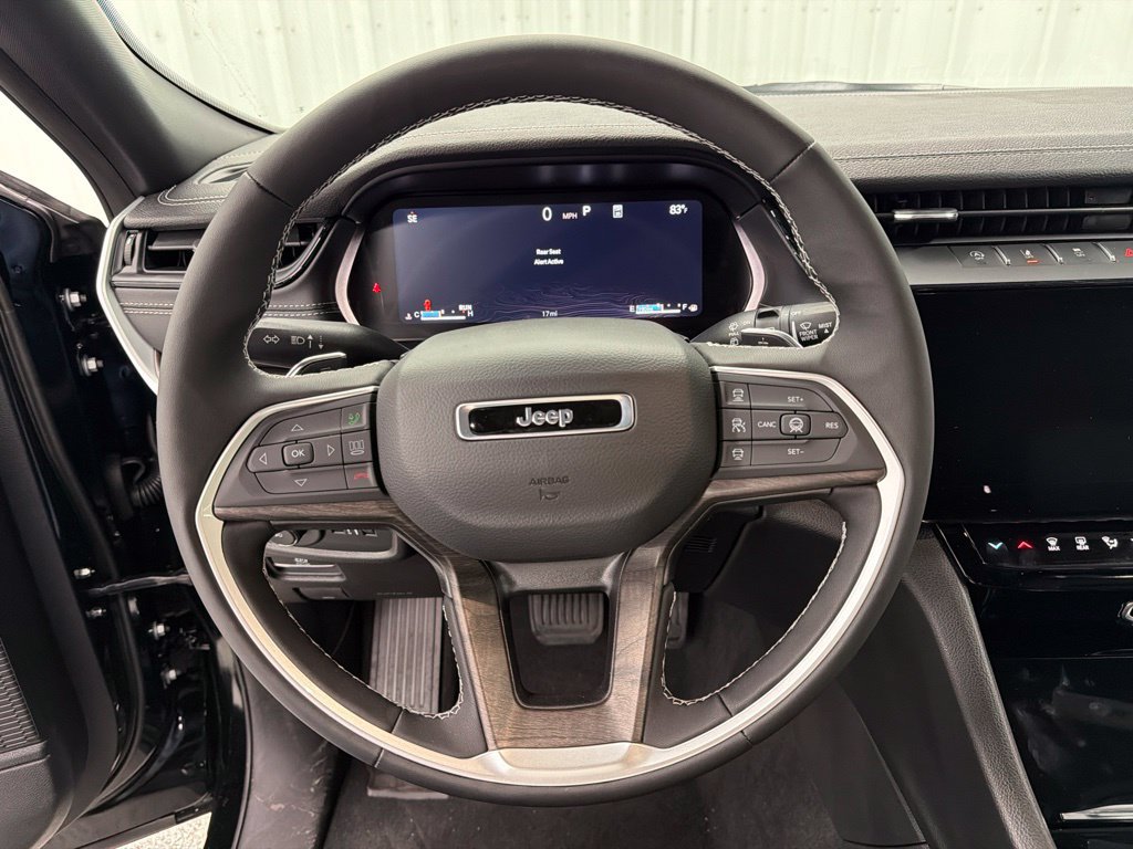 New 2027 Jeep Grand Cherokee Limited RWD image 17