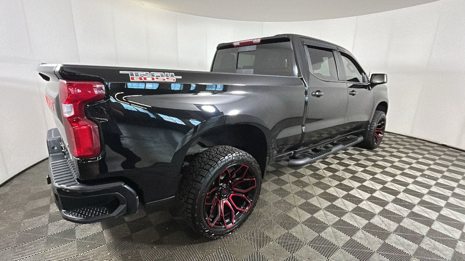 Used 2025 Chevrolet Silverado 1500 LT Trail Boss w/ Convenience Package II AWD/4WD image 3