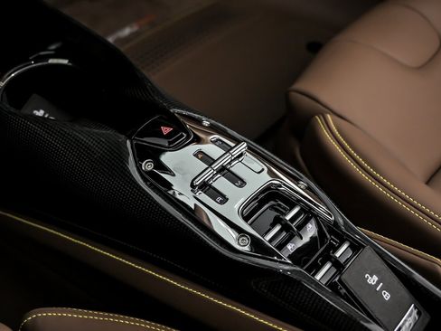 Used 2024 Ferrari SF90 Spider image 44