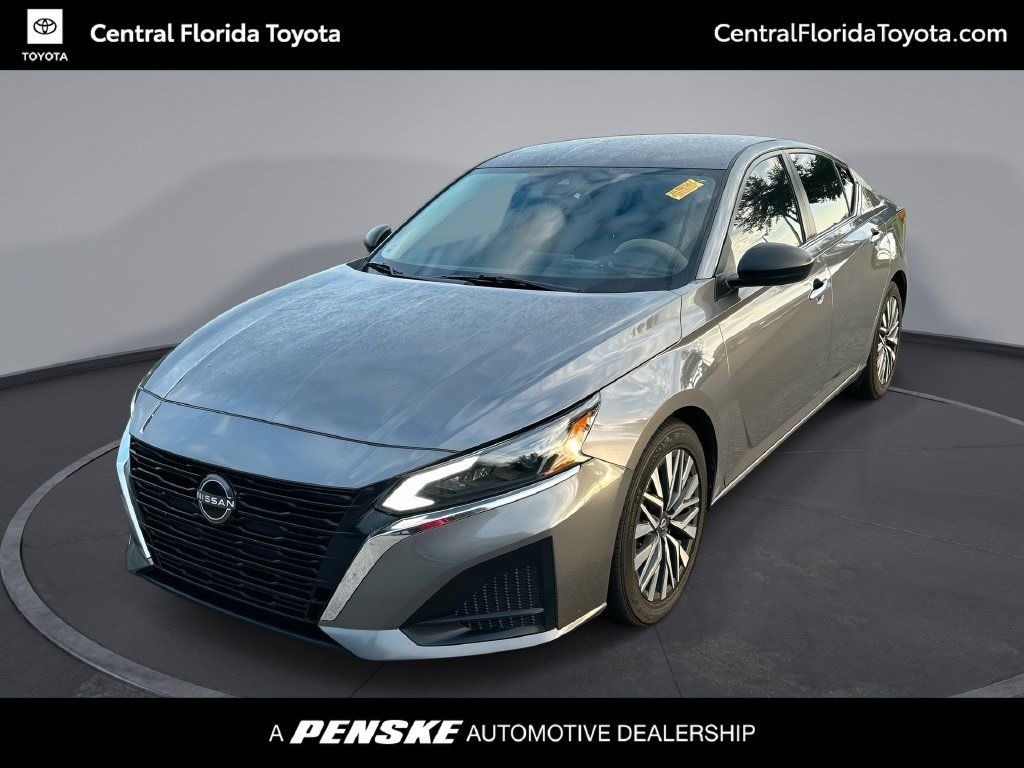 Used 2024 Nissan Altima 2.5 SV FWD image 1