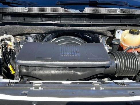 Used 2024 Chevrolet Suburban LT image 11