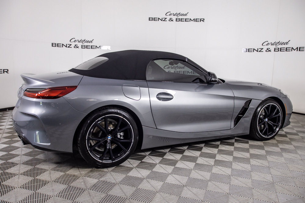 Used 2025 BMW Z4 sDrive30i w/ Shadowloine Package RWD image 4