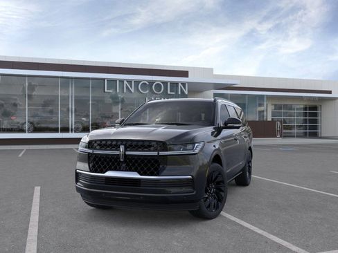 New 2026 Lincoln Navigator Reserve w/ Jet Appearance Package AWD/4WD image 2