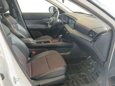 Used 2025 Nissan Kicks SR w/ SR Premium Package FWD image 24