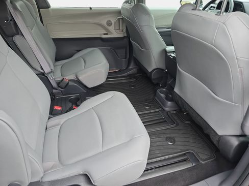Used 2023 Toyota Sienna XLE image 11