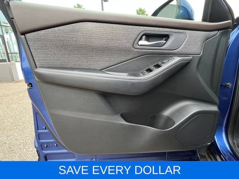 Used 2022 Nissan Rogue SV FWD image 8