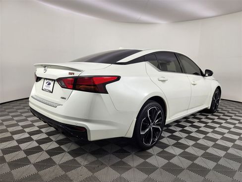 Used 2023 Nissan Altima 2.5 SR w/ SR Premium Package image 6