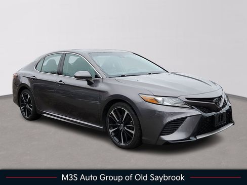 Used 2018 Toyota Camry XSE image 1